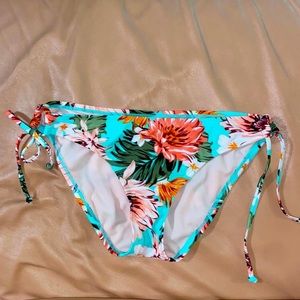 Women’s Kona Sol Bikini Bottoms Floral Design (NWOT)